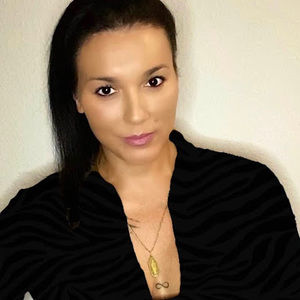 Meet your Posher, Lina